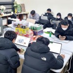 어두운 붕괴 참사 현장 향한 ‘응원의 손길들’ 이미지