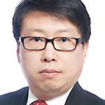 [2016 올해의 기자상 심사평] 광주대 윤석년 교수 - 언론인들 치열한 노력 재확인 이미지